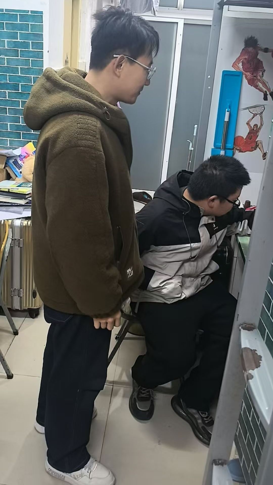 23级师范一班、师范二班班主任李泽辉老师